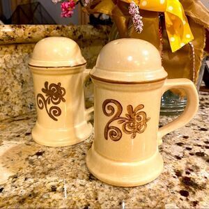 Pfaltzgraff Village Pattern Stove Top Salt Pepper Shaker Set Vintage 1970’s USA